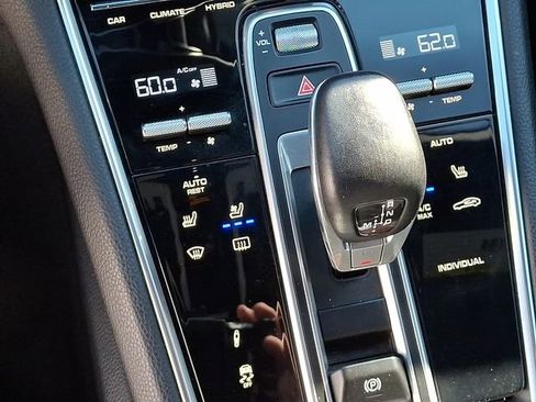 Used 2018 Porsche Panamera 4 image 20