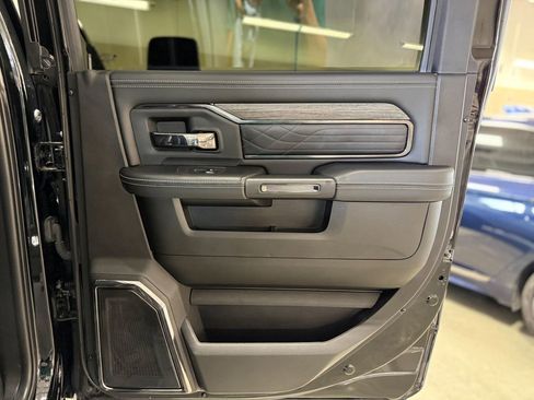 Used 2025 RAM 3500 Limited AWD/4WD image 42
