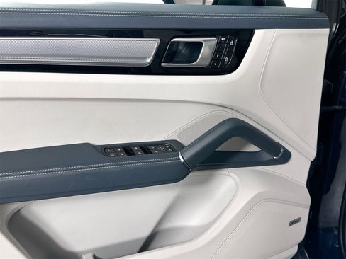 Certified 2023 Porsche Cayenne image 32