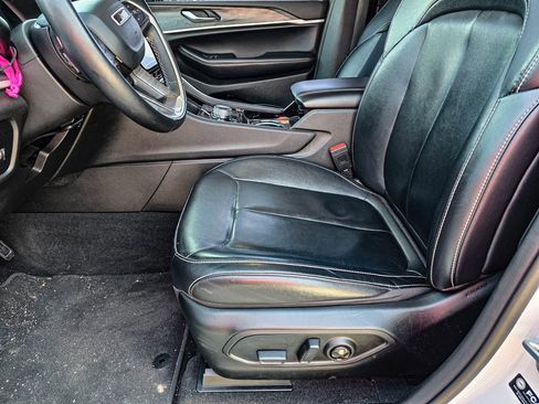 Used 2022 Jeep Grand Cherokee Limited image 10