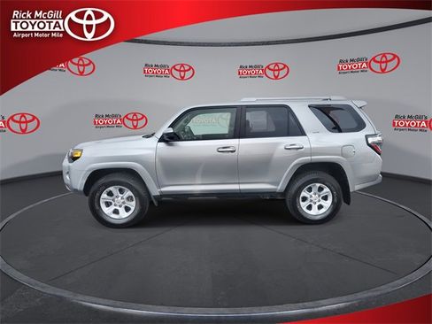 Used 2018 Toyota 4Runner SR5 image 5