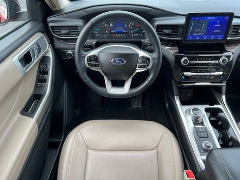 Used 2022 Ford Explorer Limited w/ Equipment Group 301A image 29