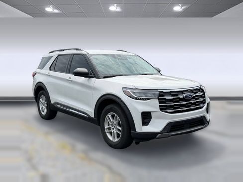 Used 2025 Ford Explorer Active AWD/4WD image 4