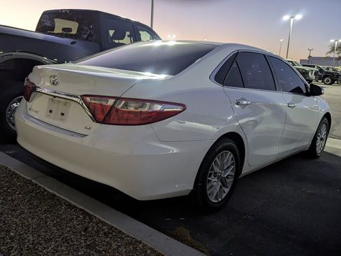 Used 2016 Toyota Camry LE image 4