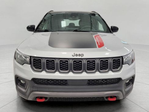 Used 2025 Jeep Compass Trailhawk AWD/4WD image 12