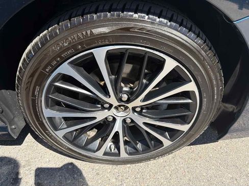Used 2019 Toyota Camry SE FWD image 18
