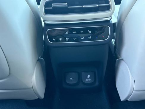 Used 2025 Genesis GV80 3.5T Prestige image 15
