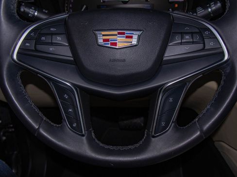 Used 2018 Cadillac XT5 Luxury w/ Driver Awareness Package FWD image 12