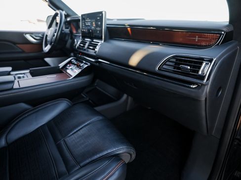 Used 2024 Lincoln Navigator Black Label image 28