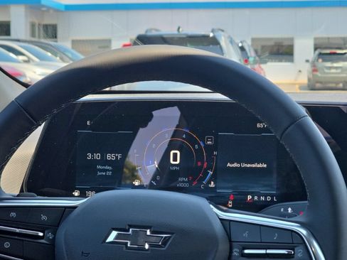 New 2026 Chevrolet Equinox LT w/ Convenience Package II FWD image 13