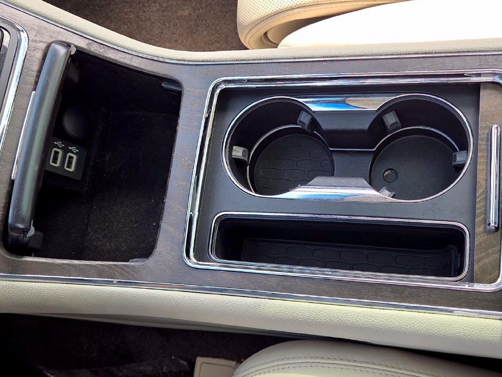 Used 2018 Lincoln Continental Reserve FWD image 26