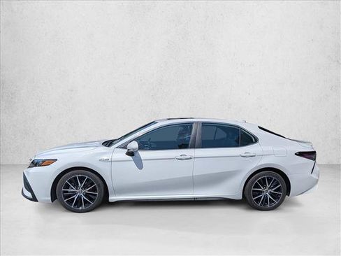 Used 2021 Toyota Camry SE w/ Audio Upgrade Package FWD image 9