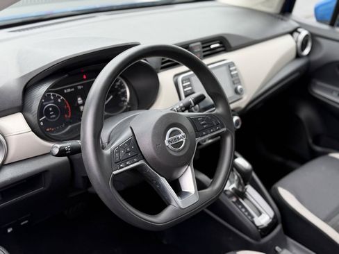 Used 2021 Nissan Versa SV FWD image 9