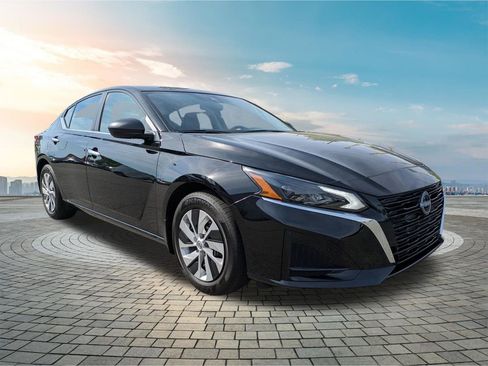 Certified 2025 Nissan Altima 2.5 S image 2