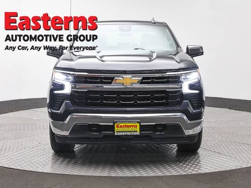 Used 2022 Chevrolet Silverado 1500 LT AWD/4WD image 2