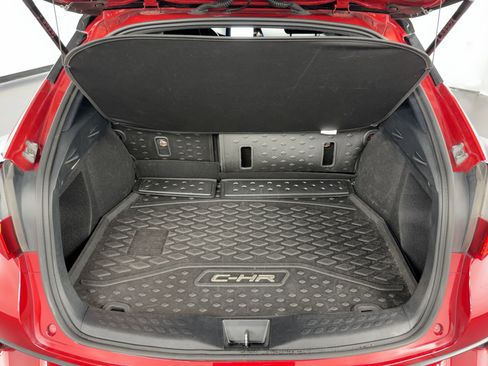 Used 2020 Toyota C-HR XLE image 25