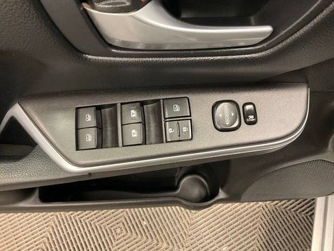 Used 2016 Toyota Camry SE w/ Moonroof Package FWD image 12