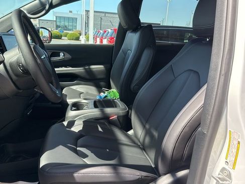 New 2026 Chrysler Voyager LX image 12