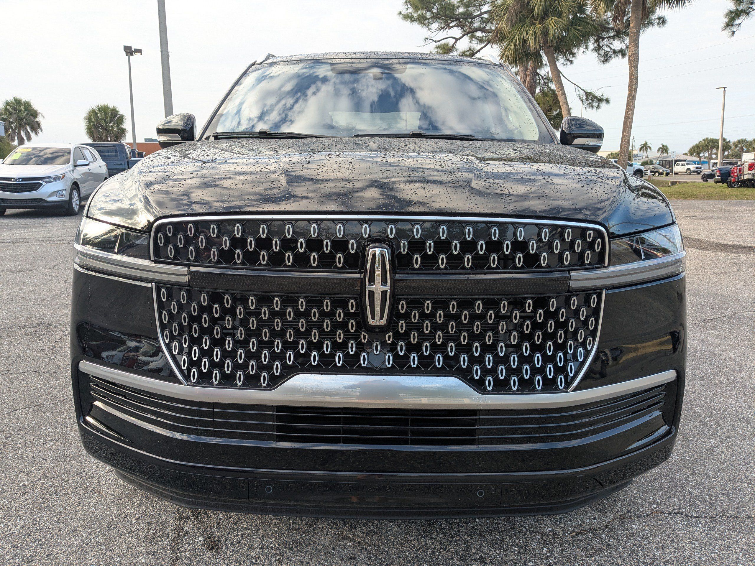 Used 2025 Lincoln Navigator Reserve AWD/4WD image 9