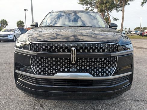Used 2025 Lincoln Navigator Reserve AWD/4WD image 9