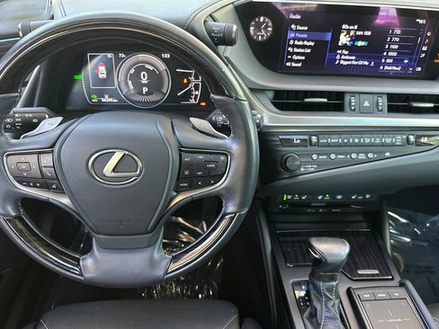 Used 2019 Lexus ES 300h w/ Accessory Package 2 FWD image 33
