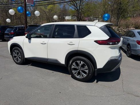 Used 2023 Nissan Rogue SV image 3