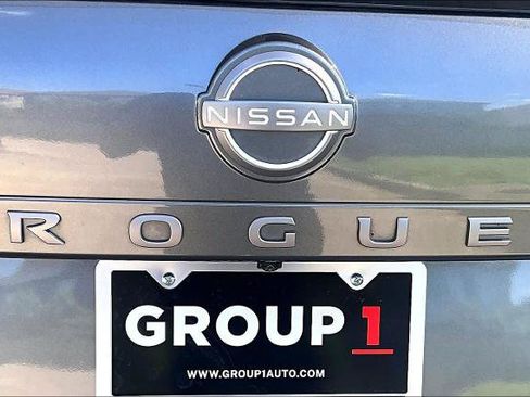 Certified 2025 Nissan Rogue SV FWD image 10