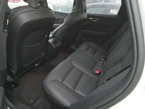 Used 2025 Volvo XC60 B5 Plus image 6