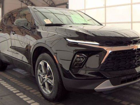 Used 2025 Chevrolet Blazer LT FWD image 6