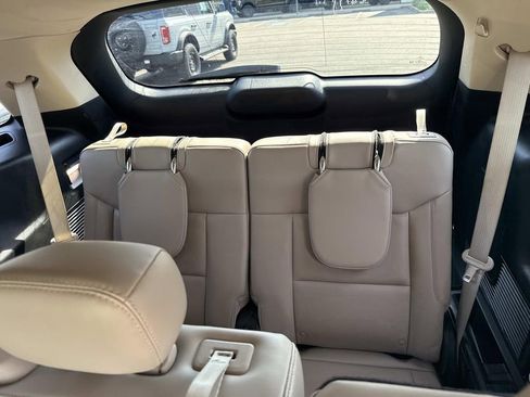 Used 2022 Ford Explorer XLT w/ Equipment Group 202A AWD/4WD image 17