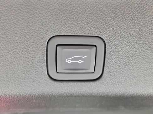 Used 2023 Cadillac Escalade Premium Luxury Platinum w/ LPO, Floor Liner Package AWD/4WD image 9