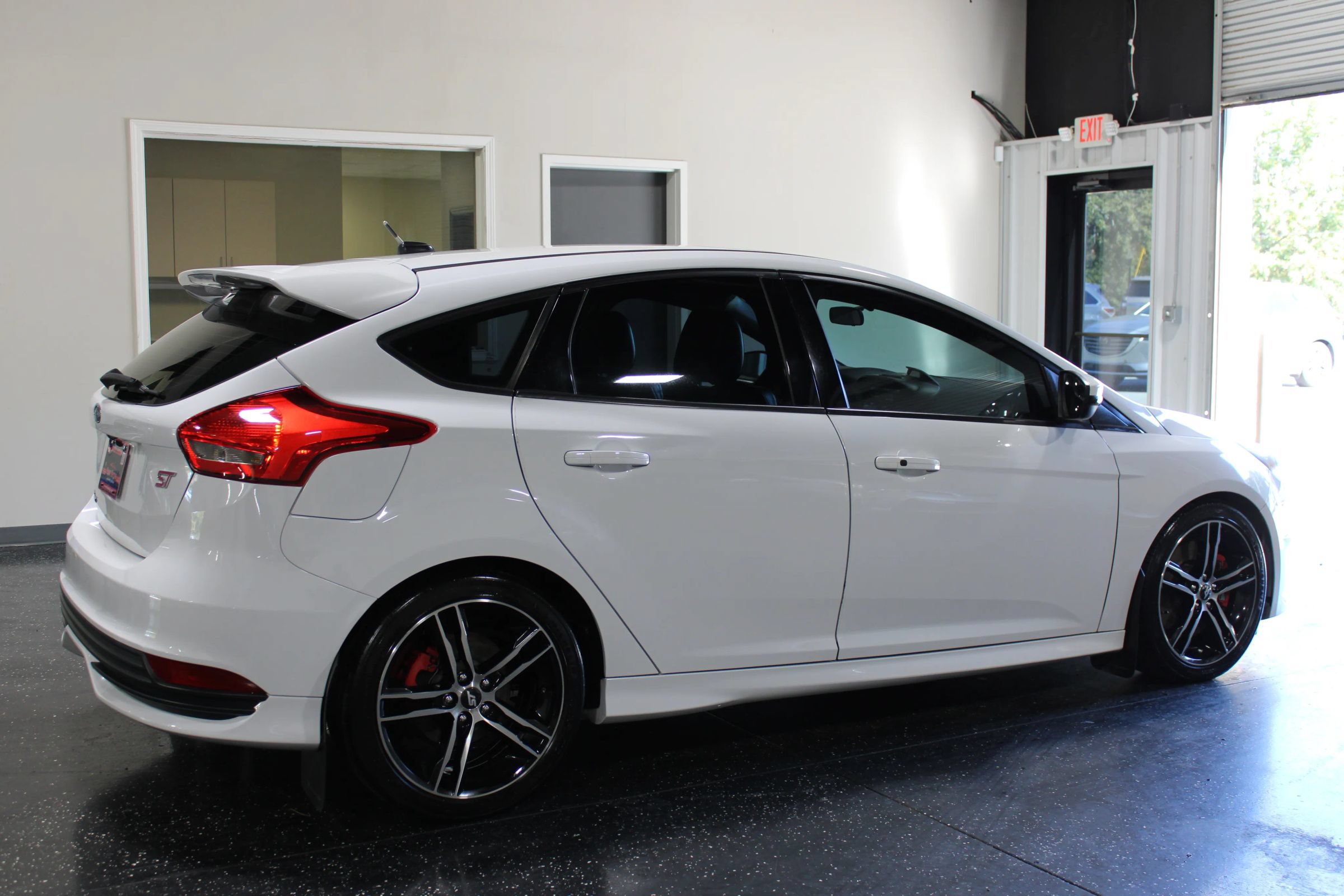 Used 2015 Ford Focus ST w/ Equipment Group 401A FWD image 3