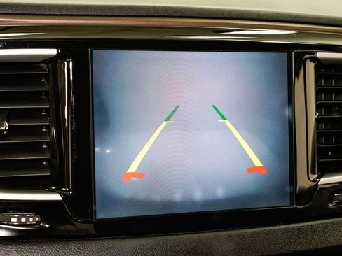 Used 2018 Chrysler Pacifica Touring-L image 12