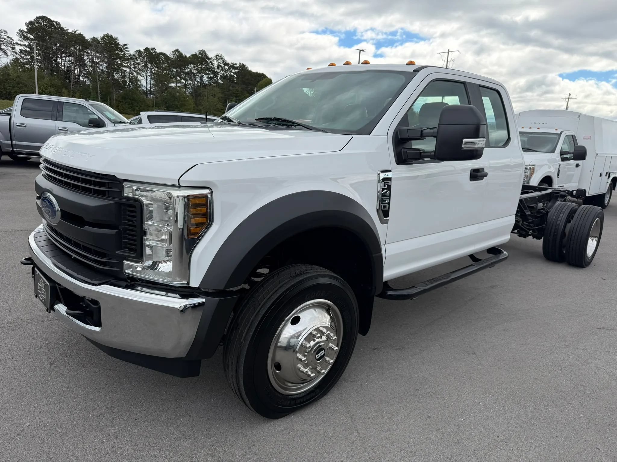 Used 2019 Ford F450 XL w/ XL Value Package RWD image 2