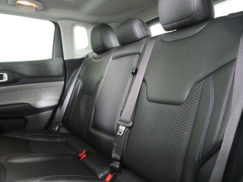 Used 2022 Jeep Compass Latitude w/ Sun and Sound Group AWD/4WD image 13