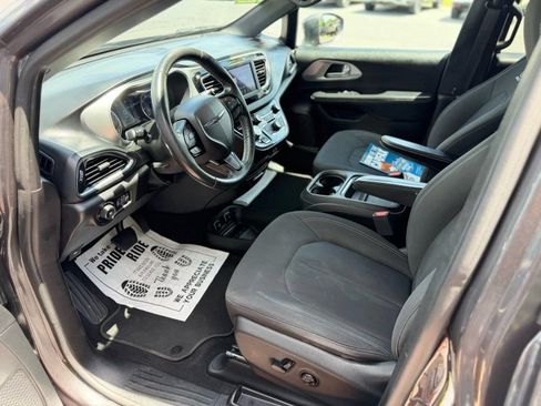 Used 2019 Chrysler Pacifica Touring Plus w/ S Appearance Package FWD image 9