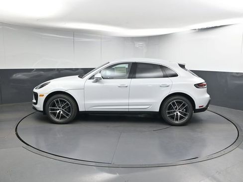 New 2026 Porsche Macan image 2