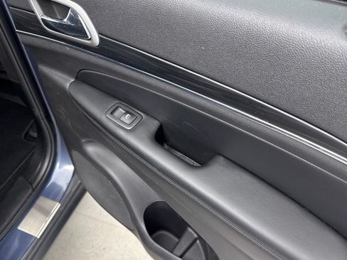 Used 2020 Jeep Grand Cherokee Limited AWD/4WD image 37