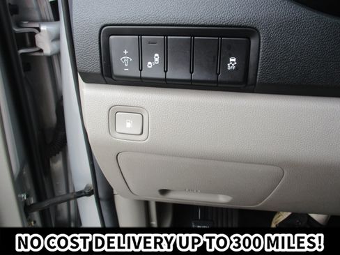 Used 2019 Kia Sedona EX FWD image 24