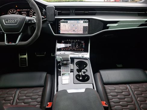 Used 2024 Audi RS 6 performance image 15