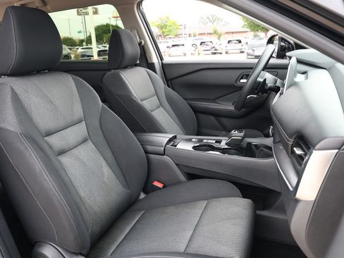 Used 2024 Nissan Rogue SV FWD image 28