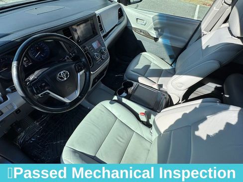 Used 2016 Toyota Sienna XLE image 14