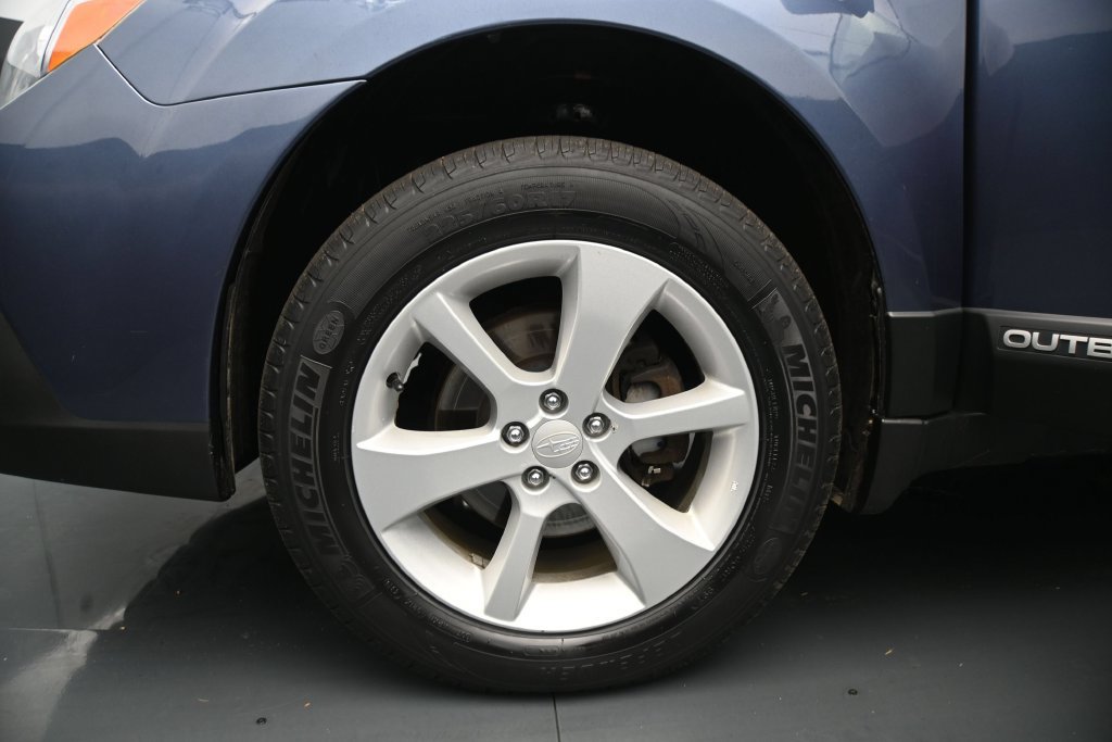 Used 2013 Subaru Outback Wilderness AWD/4WD image 25