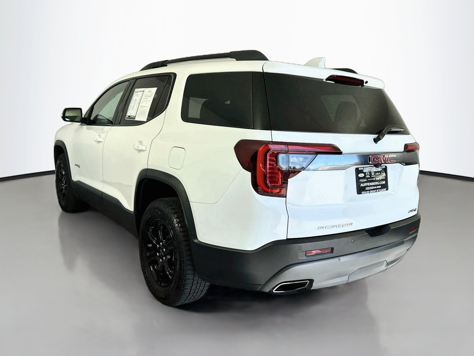 Used 2023 GMC Acadia AT4 w/ Technology Package AWD/4WD image 5