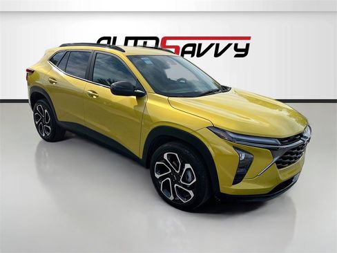 Used 2025 Chevrolet Trax RS w/ Driver Confidence Package image 1