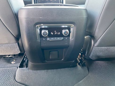 Used 2025 GMC Yukon XL Denali AWD/4WD image 27
