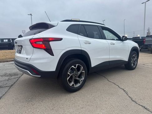 New 2026 Chevrolet Trax LT w/ LPO, Blackout Package image 7