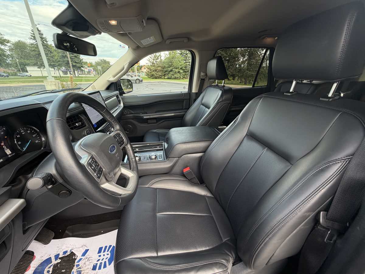 Used 2023 Ford Expedition XLT AWD/4WD image 11