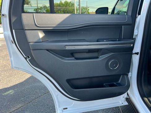 Used 2024 Ford Expedition XLT AWD/4WD image 18