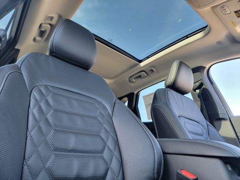 New 2024 Ford Escape SE w/ PHEV Premium Package FWD image 17